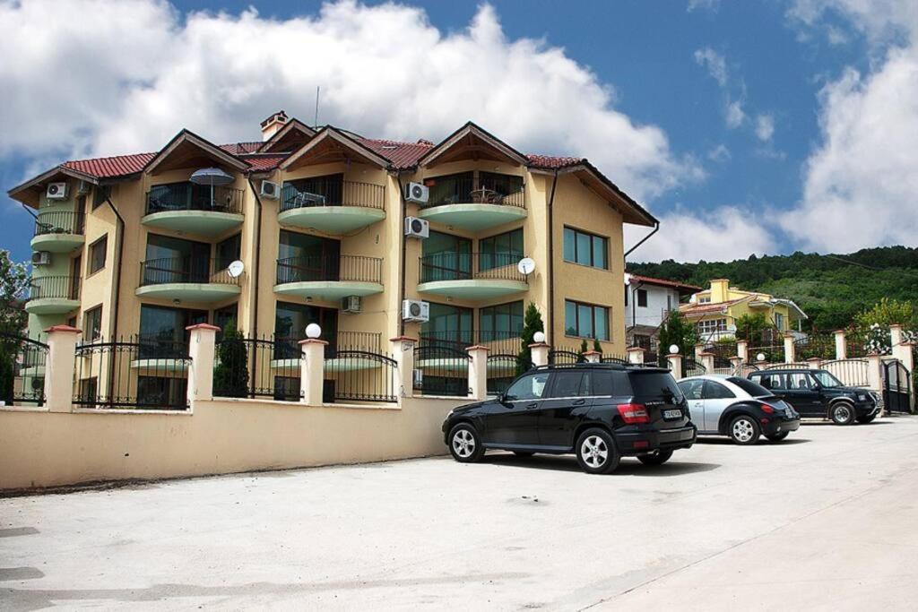 Luxury Seaview 2-Bedroom Apartments Blue Elephant Balchik Esterno foto